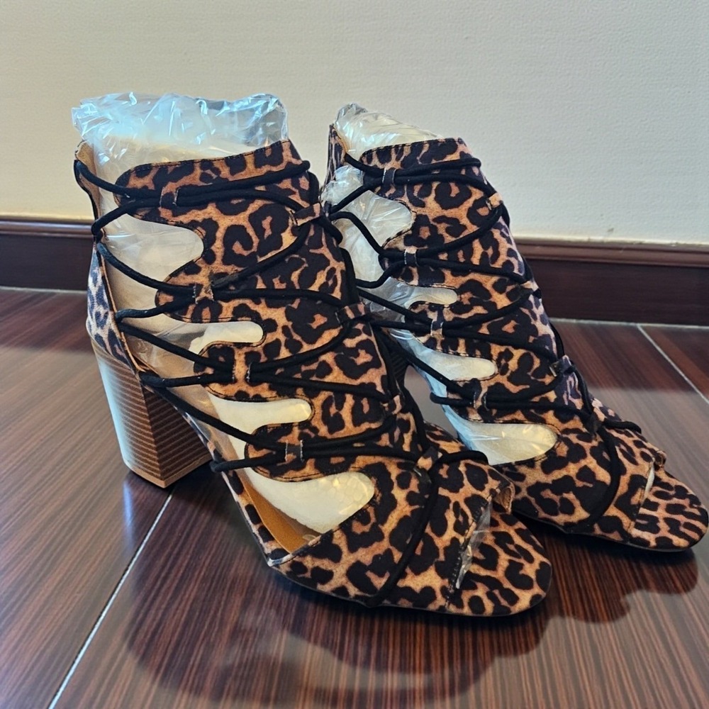 Qupid Clyde-35XX Women Camel‎ Leopard Suede PU Lace Up Block Heel Sandals SZ 6